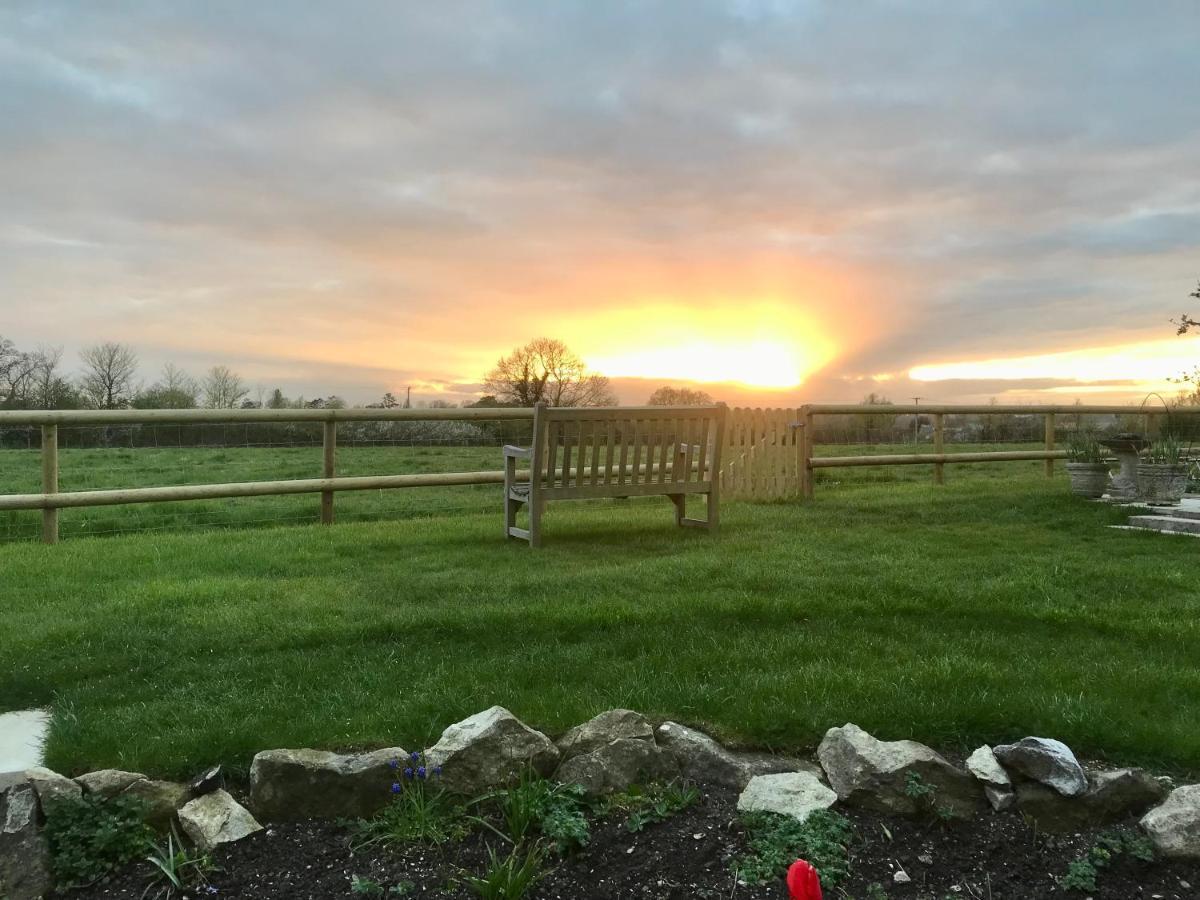 Charming Modernized Country Cottage Near Mere, Wiltshire Mere  Luaran gambar