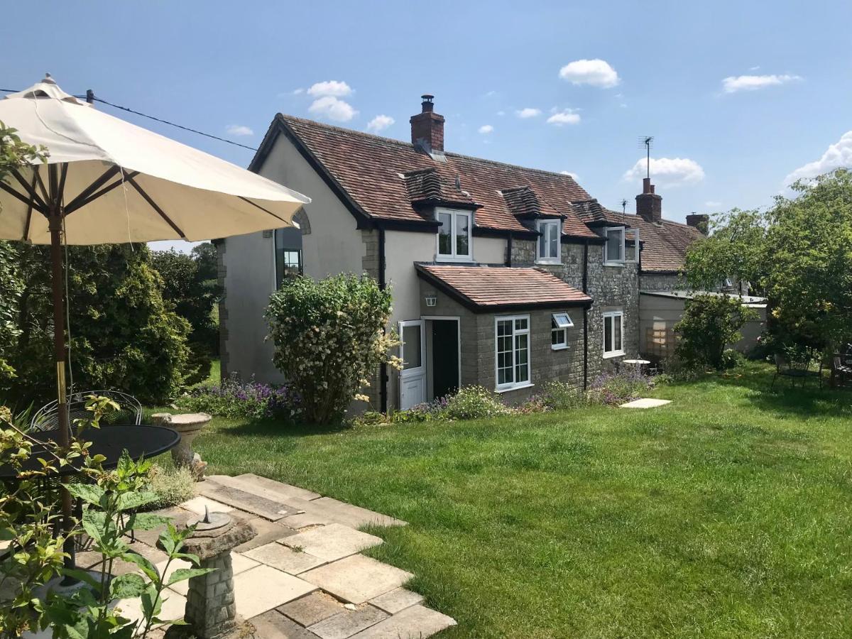 Charming Modernized Country Cottage Near Mere, Wiltshire Mere  Luaran gambar