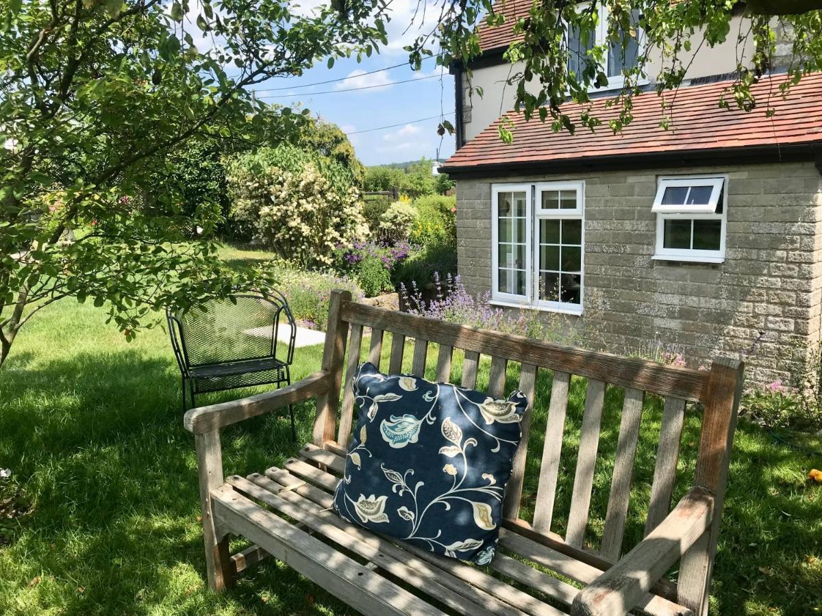 Charming Modernized Country Cottage Near Mere, Wiltshire Mere  Luaran gambar