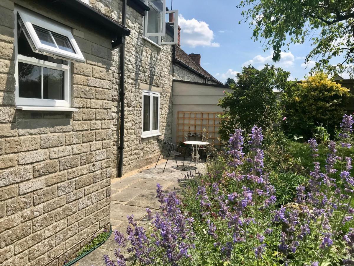 Charming Modernized Country Cottage Near Mere, Wiltshire Mere  Luaran gambar